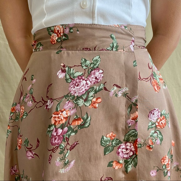 The Wrapped Bouquet Midi Skirt 💐 - Picture 4 of 6